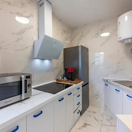Apartman Modern 1 Bedroom Apartment, Steps From The Sea & Downtown *