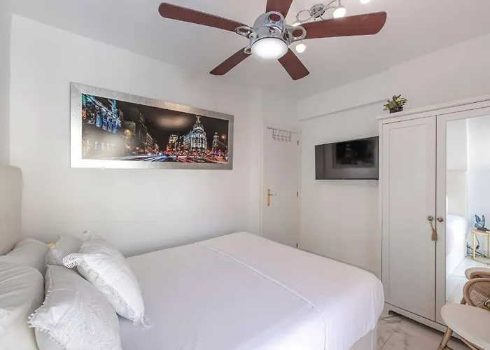 Modern 1 Bedroom Apartment, Steps From The Sea & Downtown * Marbella