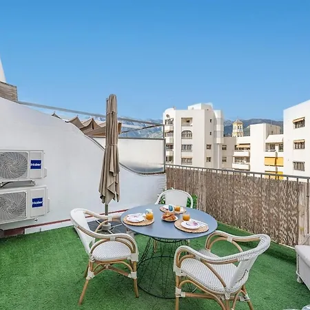 Modern 1 Bedroom Apartment, Steps From The Sea & Downtown *