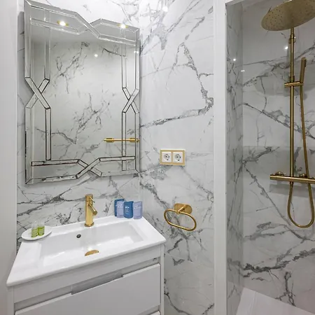 Modern 1 Bedroom Apartment, Steps From The Sea & Downtown Lejlighed