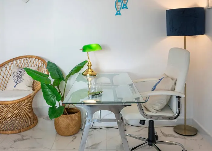 Modern 1 Bedroom Apartment, Steps From The Sea & Downtown Apartmán *