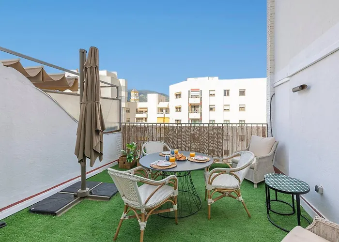 Modern 1 Bedroom Apartment, Steps From The Sea & Downtown Daire Marbella