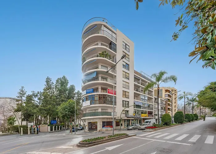 Modern 1 Bedroom Apartment, Steps From The Sea & Downtown Apartmán Marbella