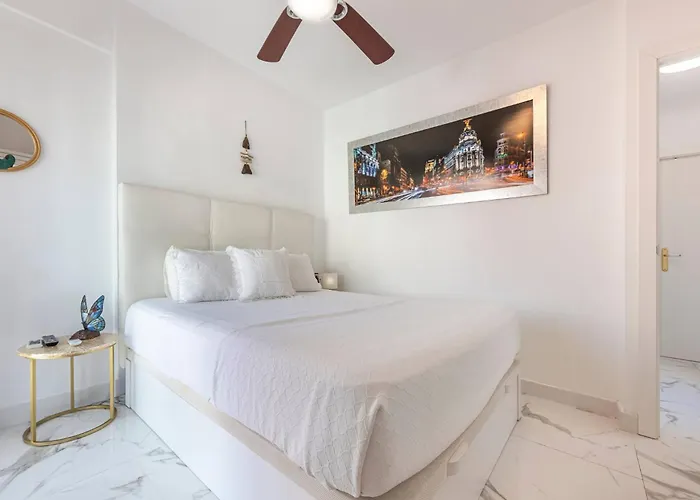 Daire Modern 1 Bedroom Apartment, Steps From The Sea & Downtown Marbella