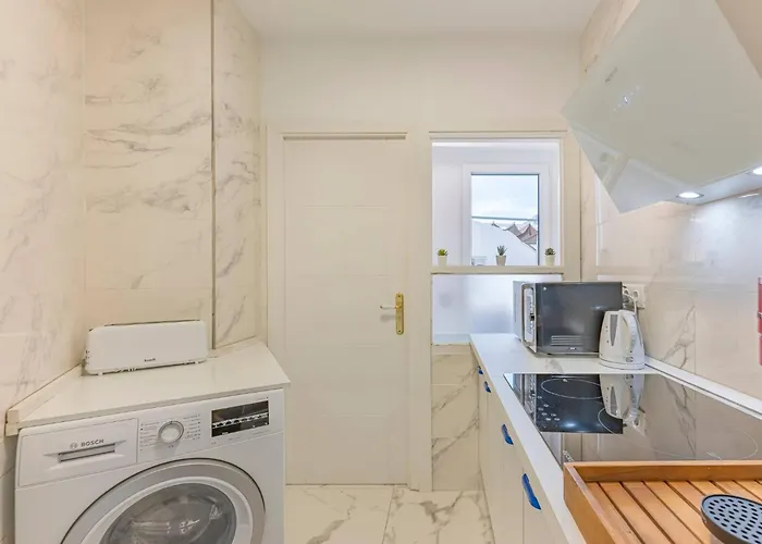 Apartmán Modern 1 Bedroom Apartment, Steps From The Sea & Downtown