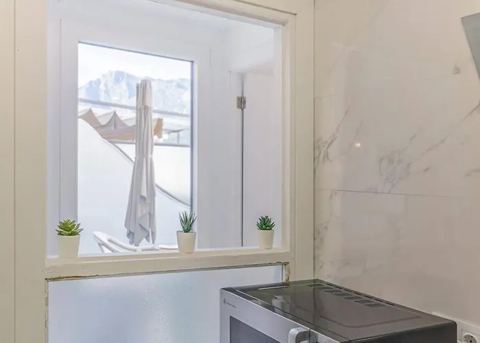 Modern 1 Bedroom Apartment, Steps From The Sea & Downtown Marbella