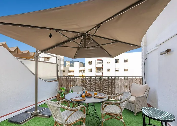 Modern 1 Bedroom Apartment, Steps From The Sea & Downtown * Марбелья