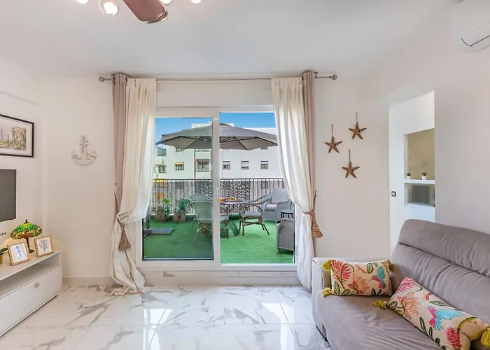 Modern 1 Bedroom Apartment, Steps From The Sea & Downtown Apartmán *