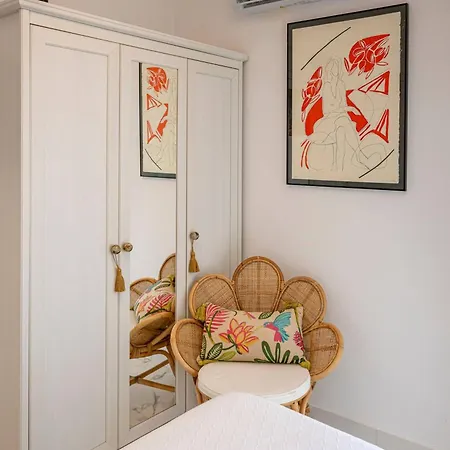 Апартаменти Modern 1 Bedroom Apartment, Steps From The Sea & Downtown