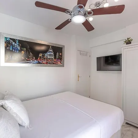 Modern 1 Bedroom Apartment, Steps From The Sea & Downtown * Марбелья