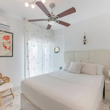 Апартаменти Modern 1 Bedroom Apartment, Steps From The Sea & Downtown