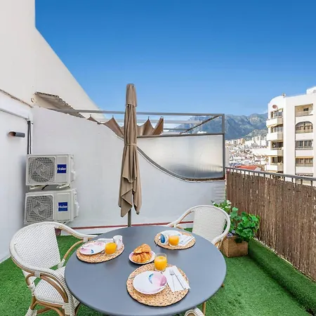 Апартаменти Modern 1 Bedroom Apartment, Steps From The Sea & Downtown Марбелья