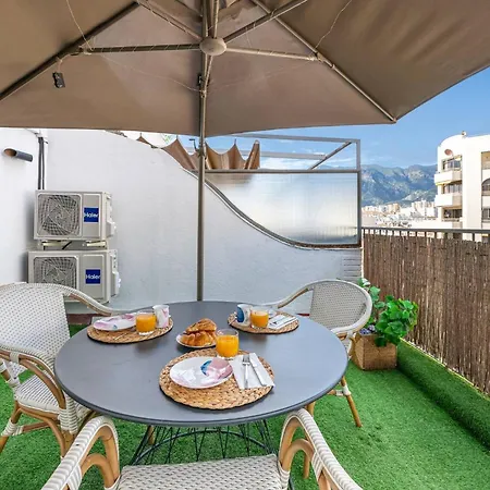 Апартаменти Modern 1 Bedroom Apartment, Steps From The Sea & Downtown Марбелья