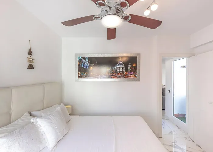 Modern 1 Bedroom Apartment, Steps From The Sea & Downtown Lägenhet *