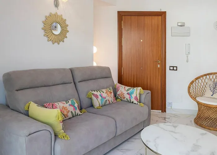 Modern 1 Bedroom Apartment, Steps From The Sea & Downtown Lägenhet *