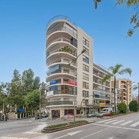 Modern 1 Bedroom Apartment, Steps From The Sea & Downtown Apartment Marbella